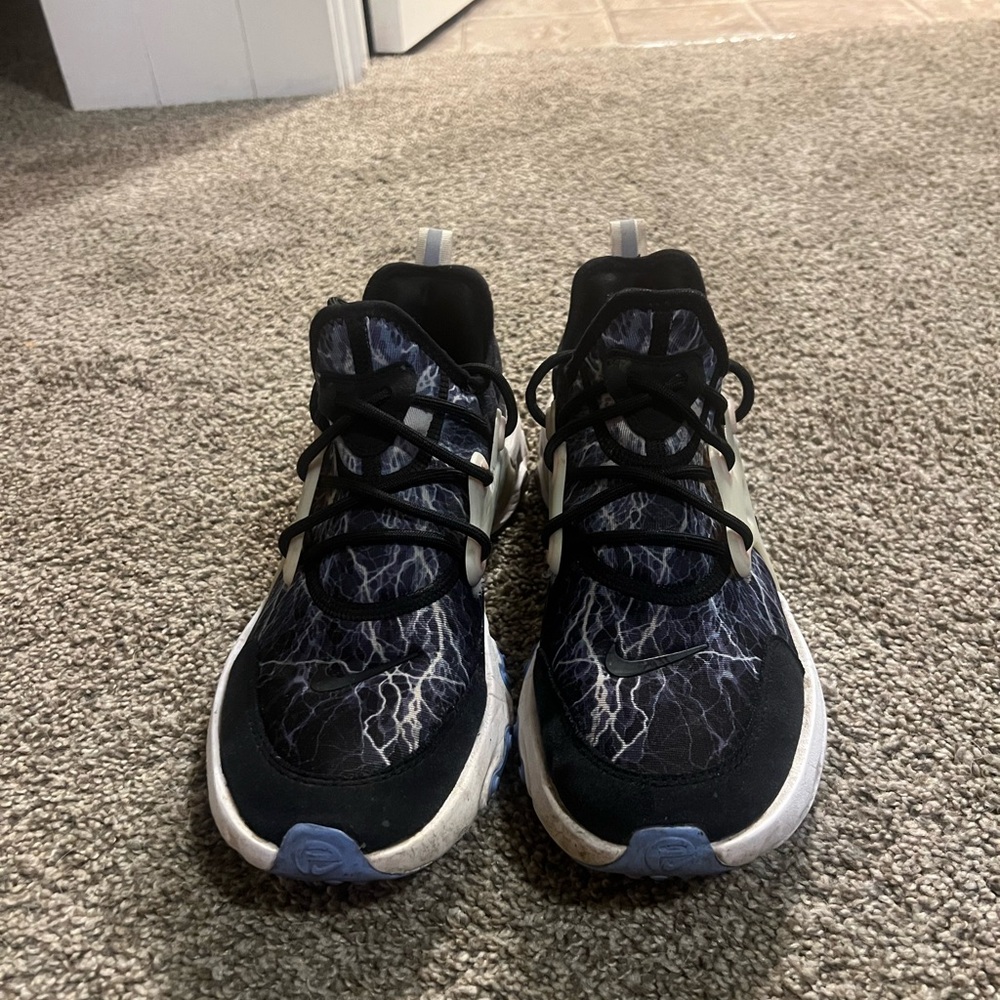 Trouble at home Nike prestos youth 7